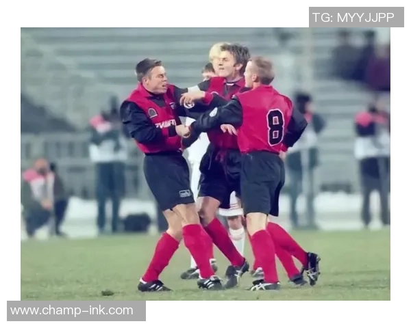 脾气火爆的足球球星盘点那些场上常引发争议的球员