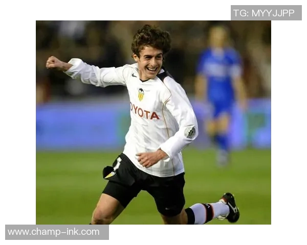 身高1米76的足球球星展现技艺巅峰成就引关注